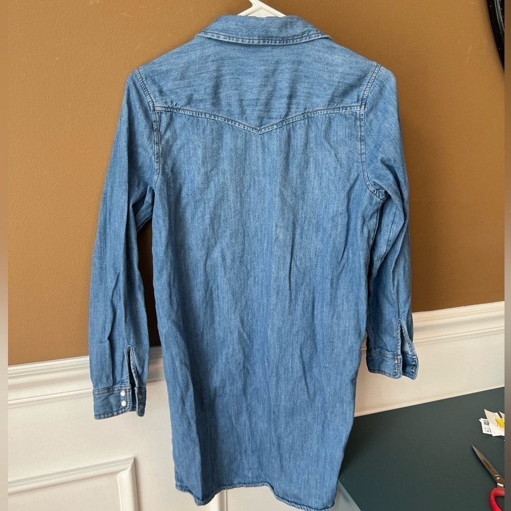 Old Navy Women’s Denim Button Down Mini Chambray Dress Size Small - Picture 3 of 3